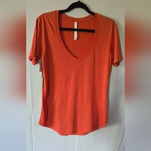 NWT Aritzia The Group Babaton Foundation Allegro Orange Short Sleeve Tee Size S